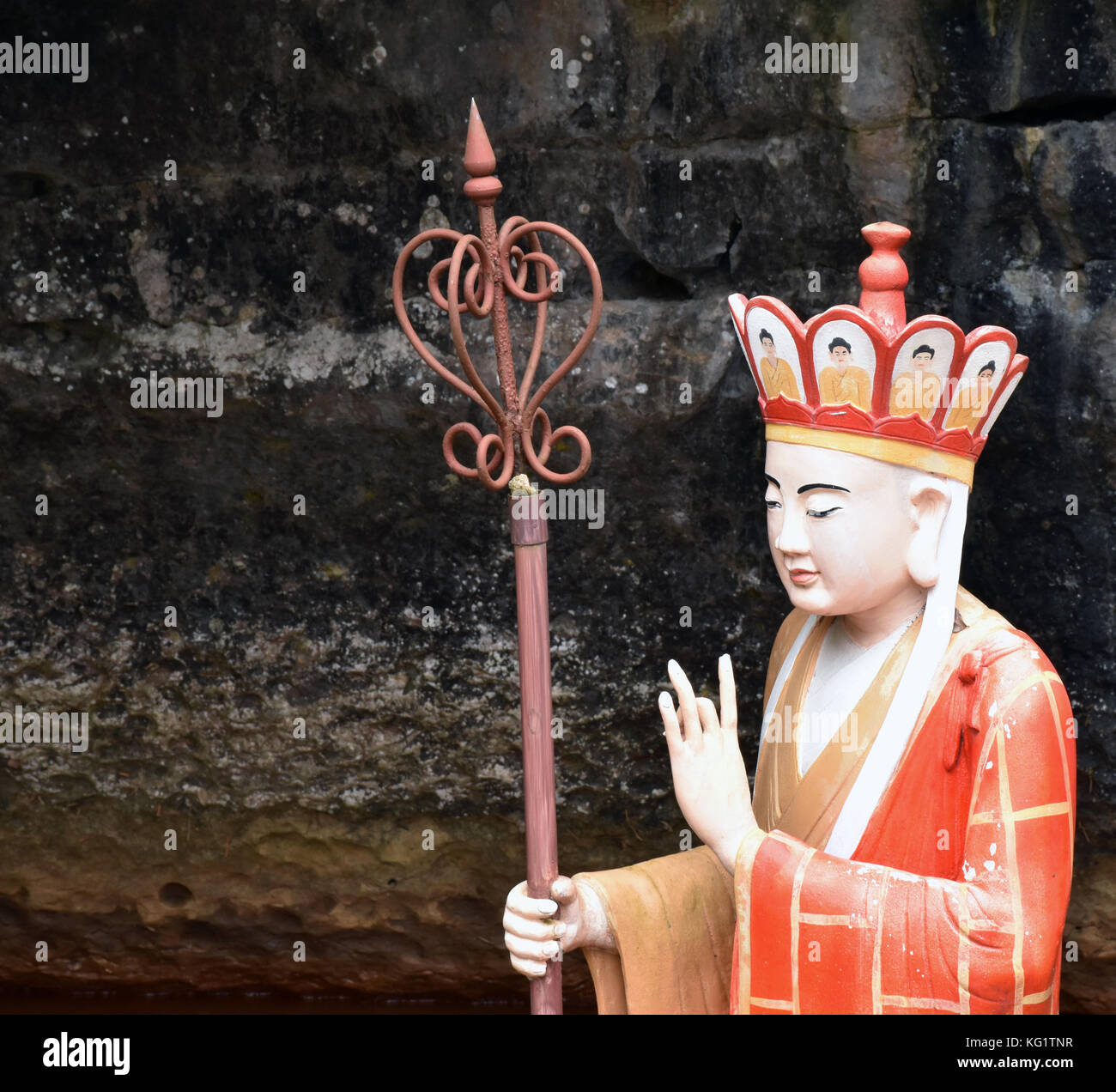 Grotta buddista figure a Mua le grotte di Ninh Binh in Vietnam Foto Stock