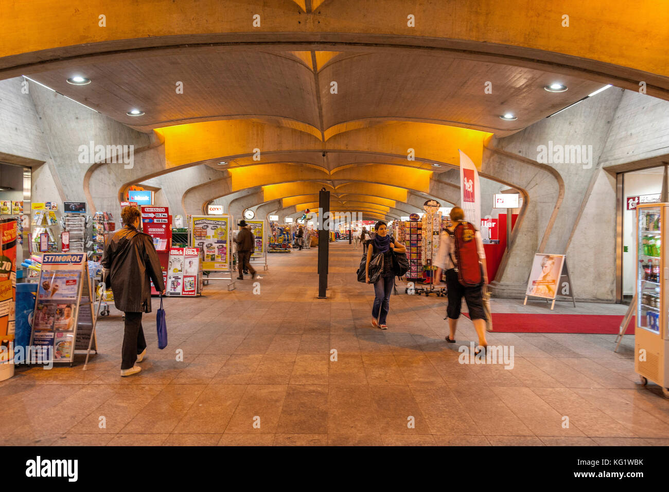 Zurigo, Schweiz : S-Bahnhof Zurigo Stadelhofen Foto Stock