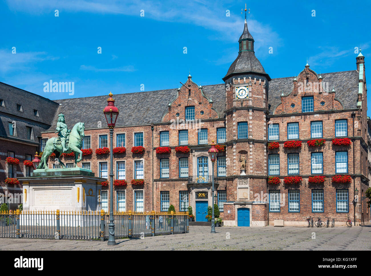 Düsseldorf, Renania settentrionale-Vestfalia, Germania : Rathaus - Jan-Wellem-Denkmal Foto Stock