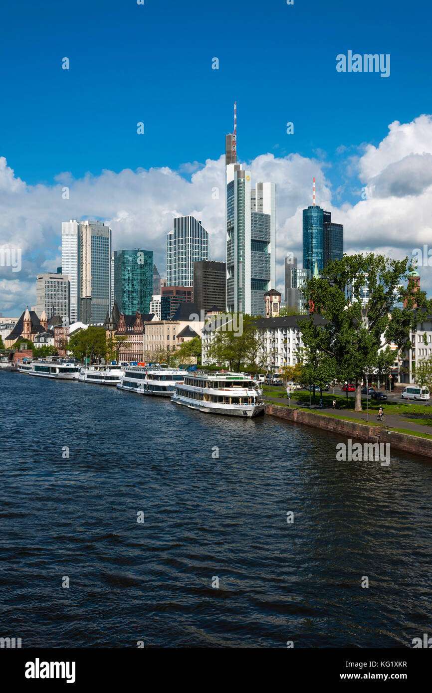 Frankfurt am Main, Hessen, Germania : Skyline - Principale - Weisse Flotte Foto Stock
