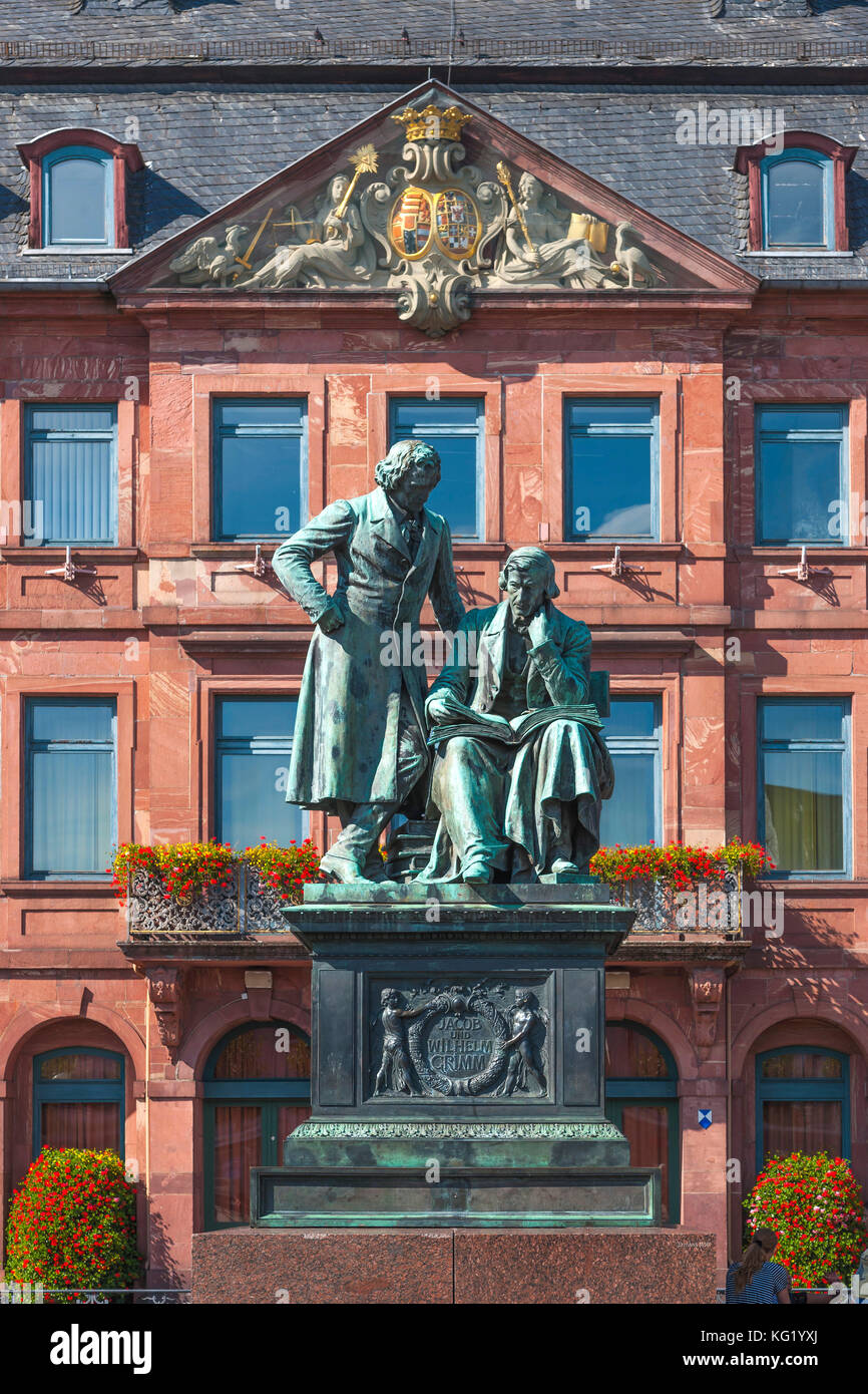 Hanau, Hessen, Germania : Neustädter Rathaus - Gebrüder Grimm Nationaldenkmal Foto Stock