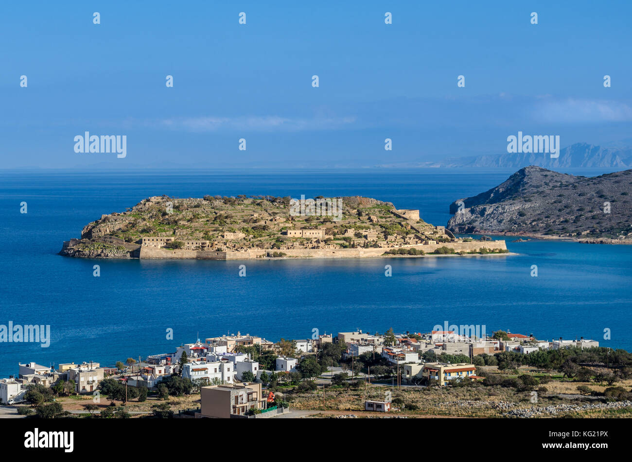 L'isola di Spinalonga si trova nel golfo di Elounda in nord-orientale di Creta di fronte al villaggio di Plaka. Foto Stock