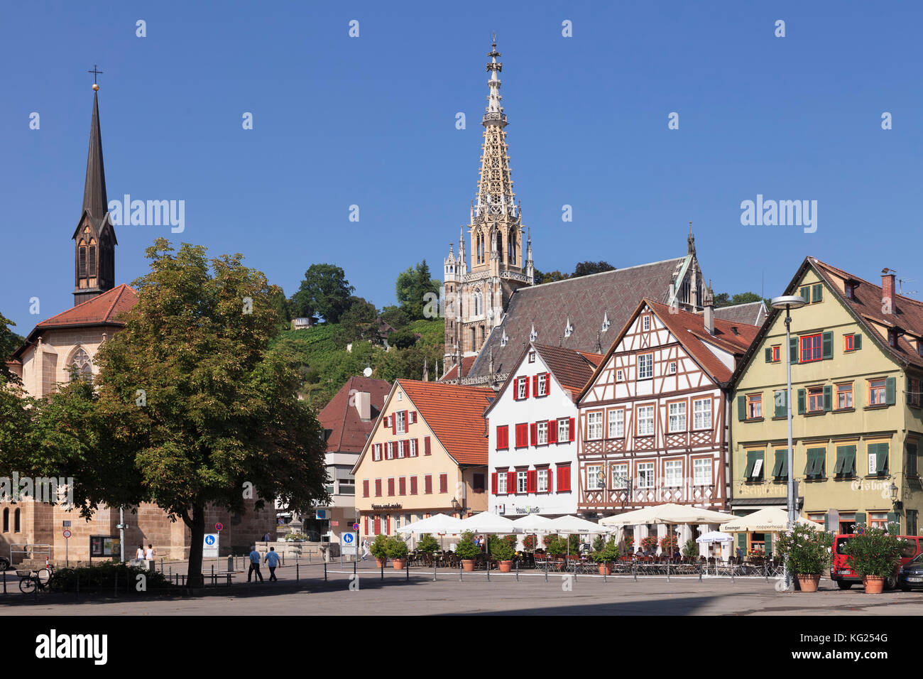 Market Place con St Paul Minster e Frauenkirche Church, Esslingen, Baden-Wurttemberg, Germania, Europa Foto Stock