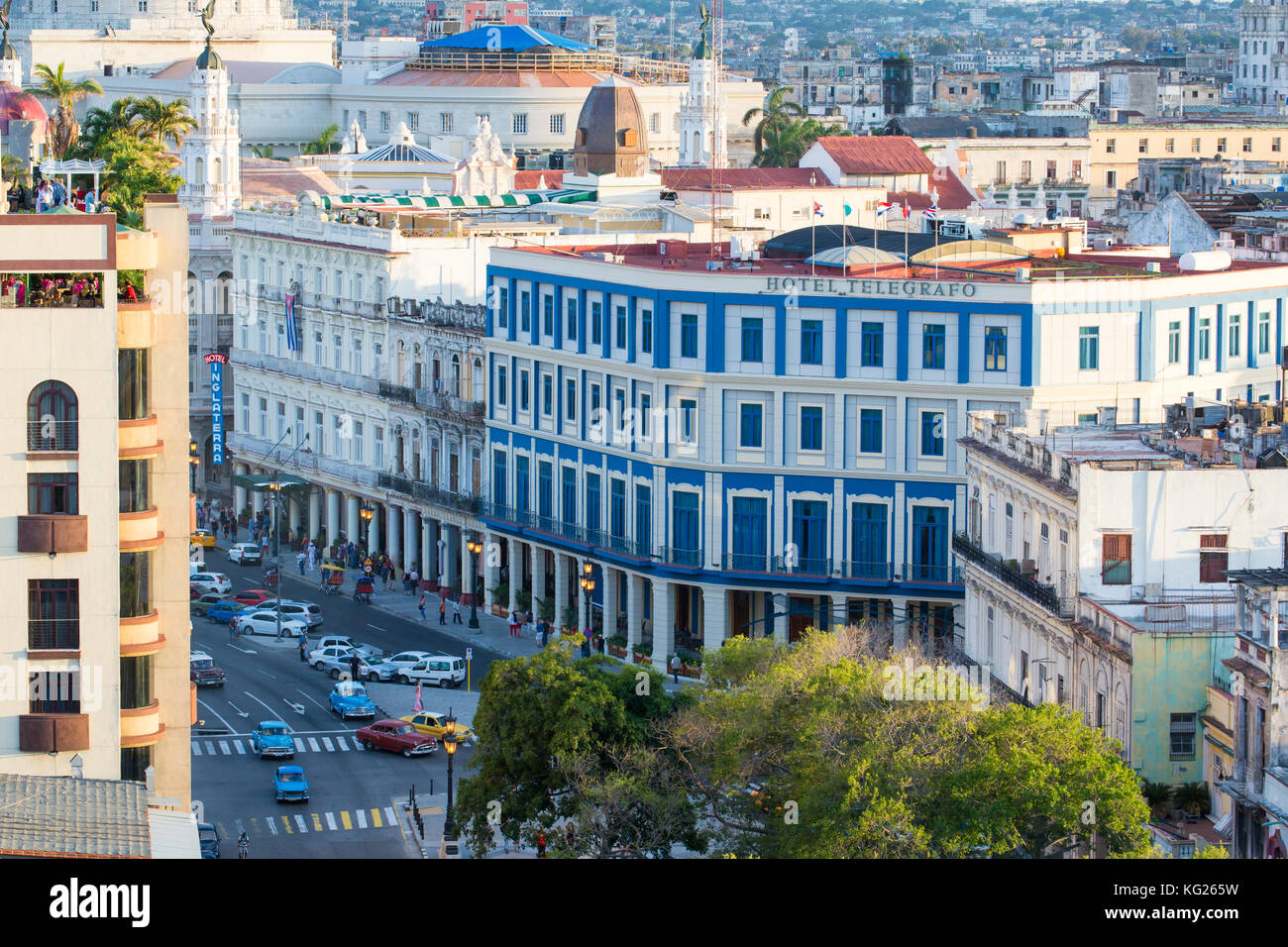 Architettura da una vista elevata vicino a Malecon, l'Avana, Cuba, Indie occidentali, America centrale Foto Stock