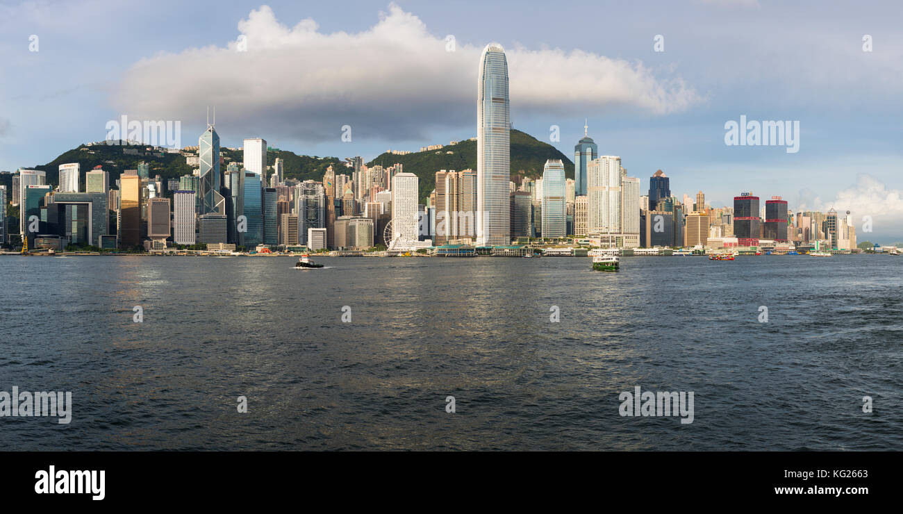 Lo skyline di Hong Kong si vede dal lato Kowloon del porto, Hong Kong, Cina, Asia Foto Stock