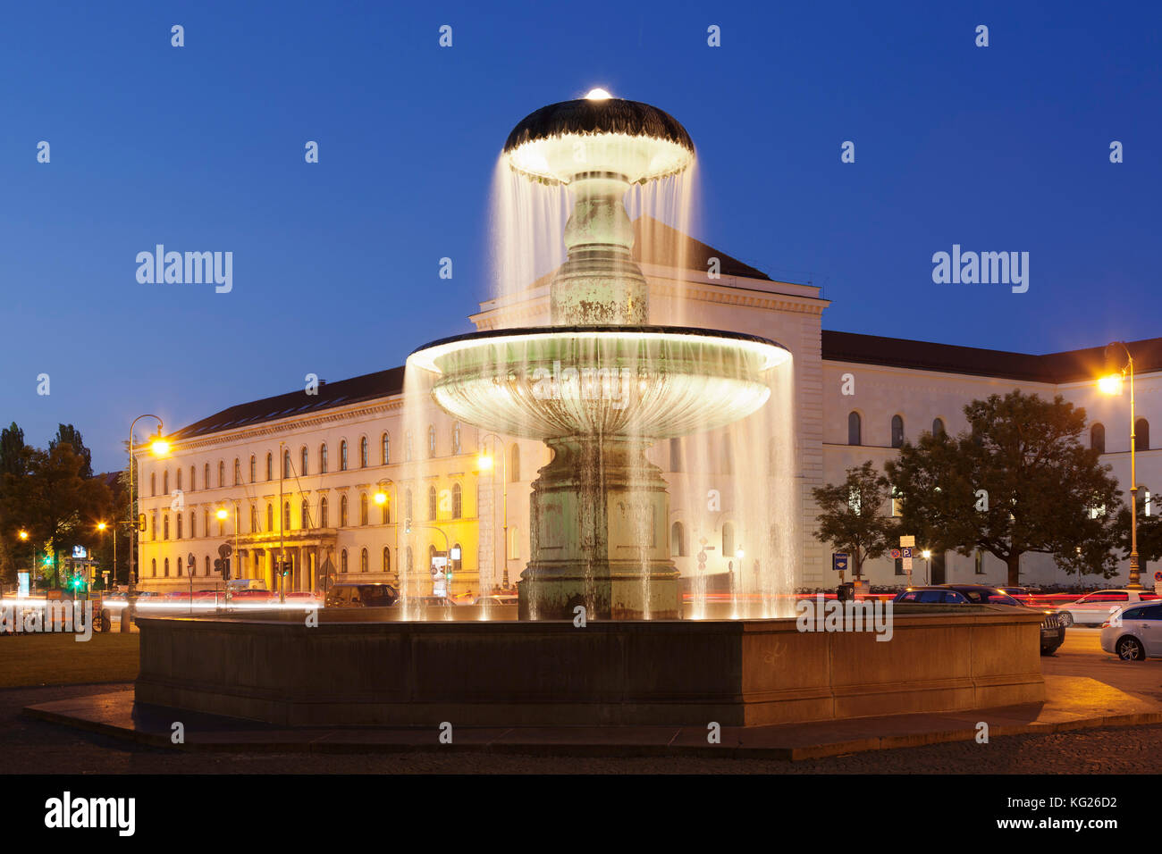 Fontana di Geschwister-Scholl-Platz, Ludwig-Maximilian-University, Ludwigstrasse, Monaco, Baviera, Germania, Europa Foto Stock