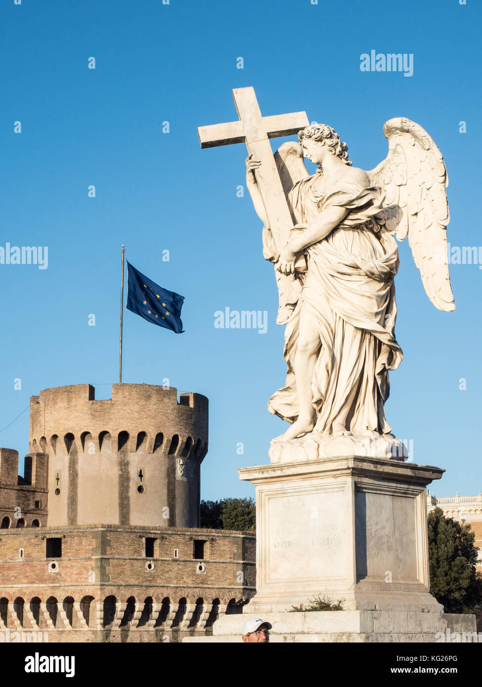 Statua all'esterno di Castel Sant'Angelo, sito patrimonio dell'umanità dell'UNESCO, Roma, Lazio, Italia, Europa Foto Stock
