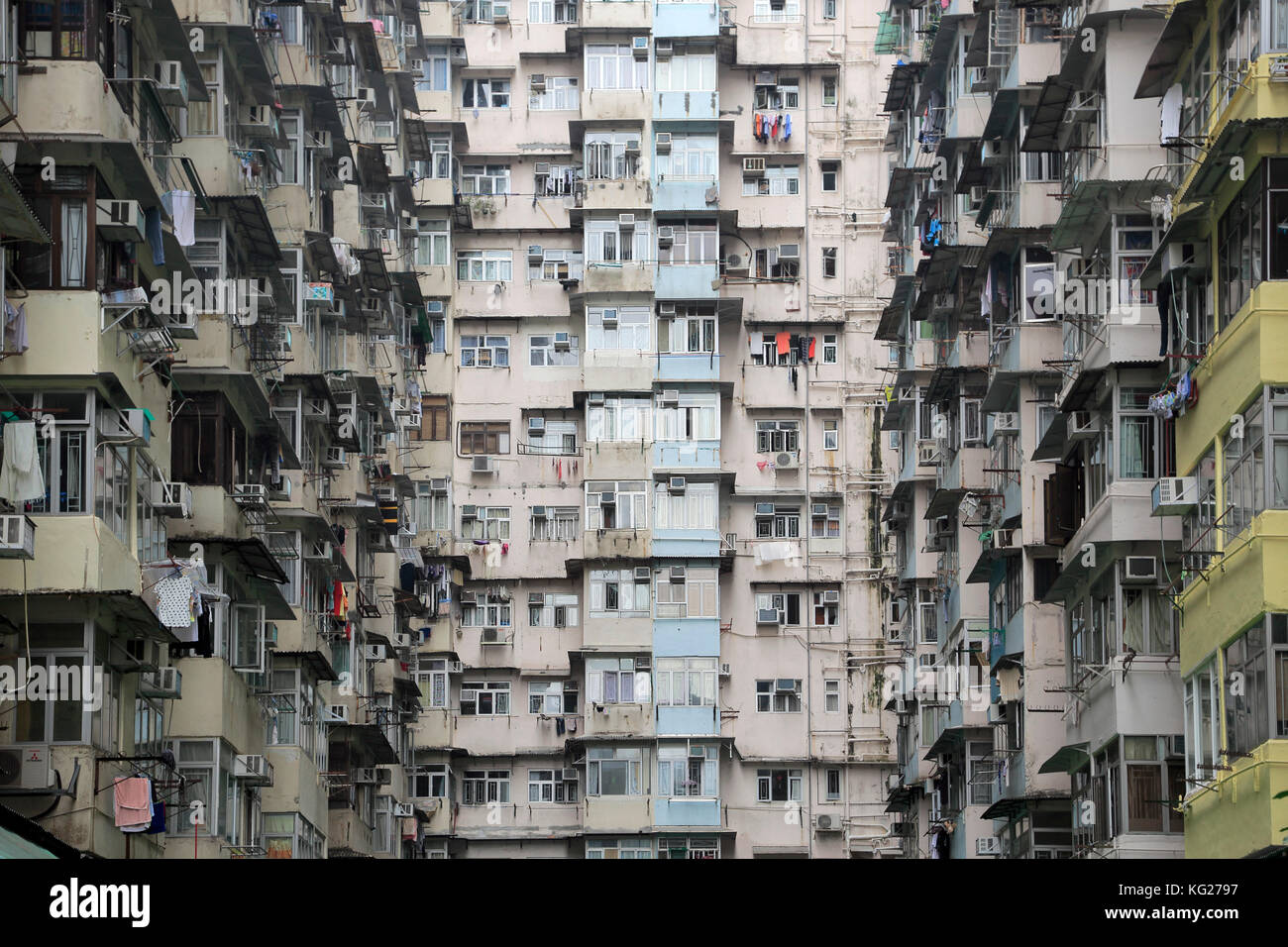 Immobili abitativi densamente popolati, condomini, Quarry Bay, Hong Kong Island, Hong Kong, Cina, Asia Foto Stock