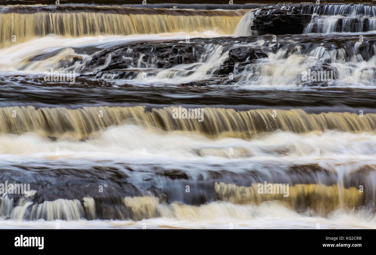 Dettaglio di rapids, Presque Isle River, Istrice montagne selvagge del Parco Statale, Michigan, da Bruce Montagne/Dembinsky Foto Assoc Foto Stock