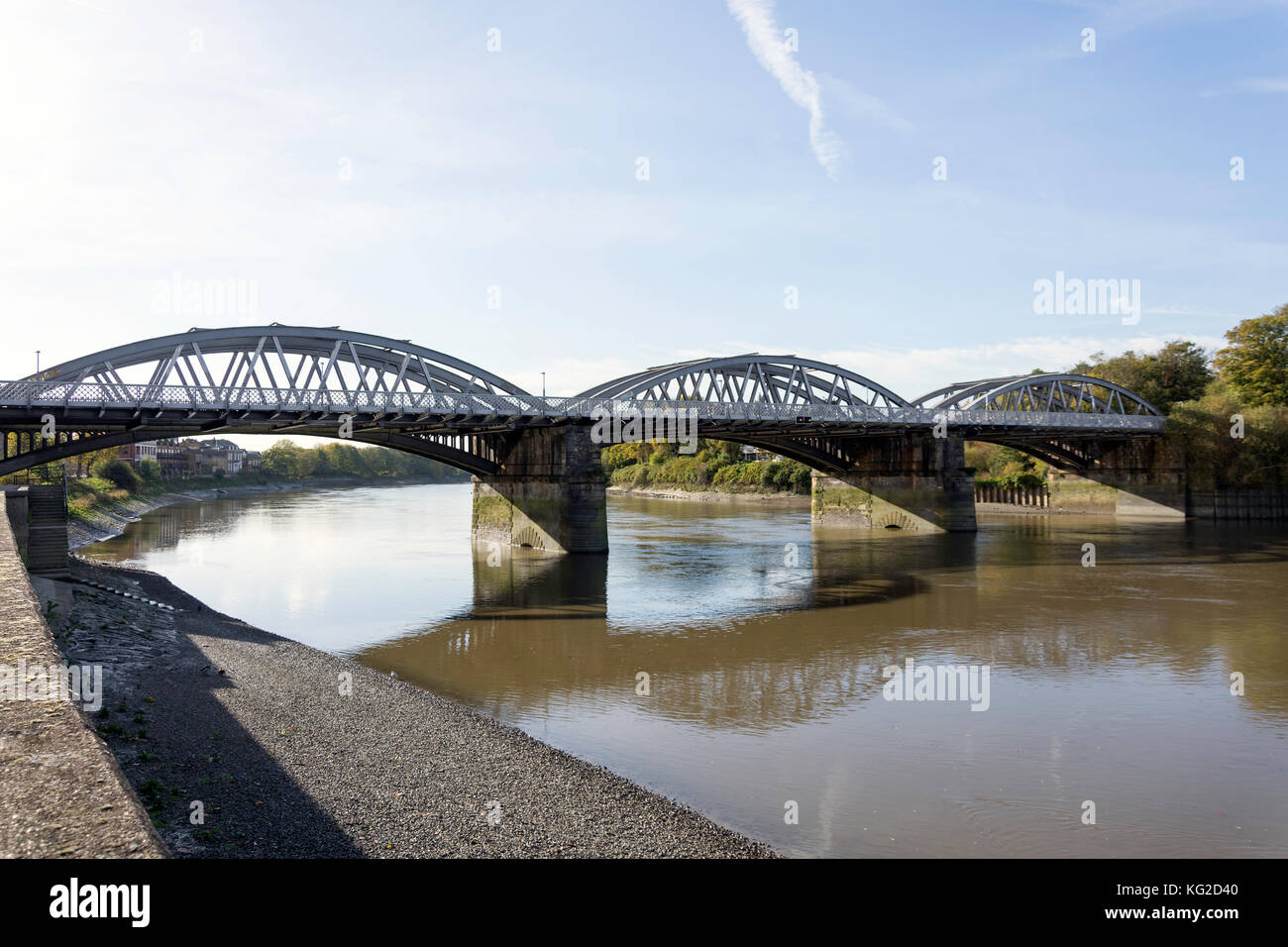 Barnes ponte attraverso il fiume Tamigi, Barnes, London Borough of Richmond upon Thames, Greater London, England, Regno Unito Foto Stock