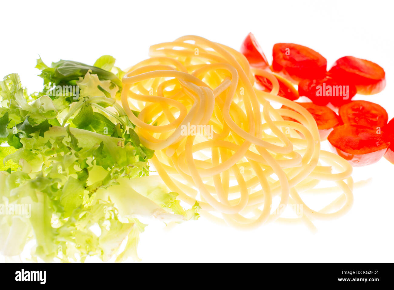 Il ristorante italiano, il cibo con bandiera colori. La pasta, lattuga e pomodoro. dieta mediterranea concept Foto Stock