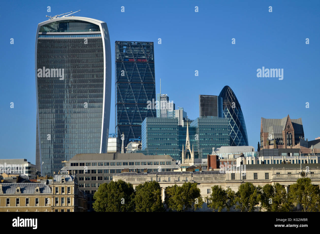 Il quartiere finanziario di Londra, Regno Unito. 20 Fenchurch Street, Leadenhall Building, cetriolino, Minster corte tutte visibili. Foto Stock