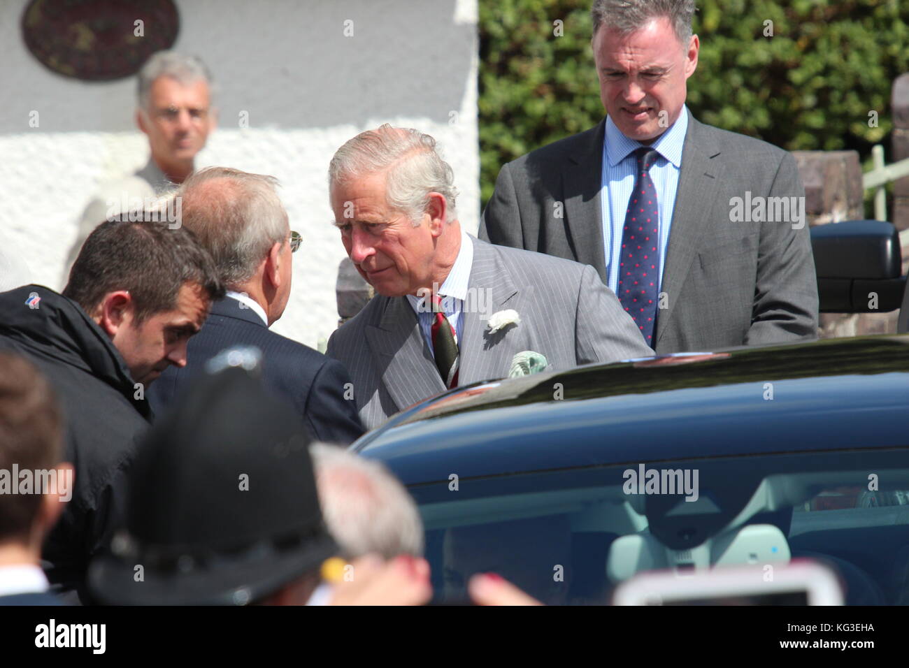 Il principe Carlo e la duchessa di Cornovaglia visite Galles Foto Stock