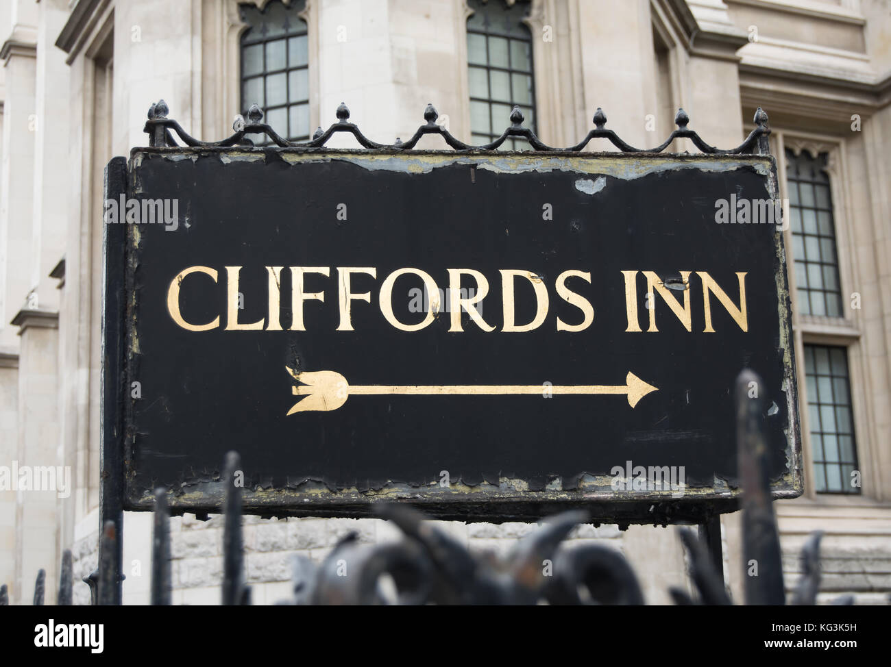 Segno per cliffords inn, Chancery Lane, Londra, Inghilterra, un 1930s commerciale e residenziale che prende il nome da un antica locanda della cancelleria Foto Stock