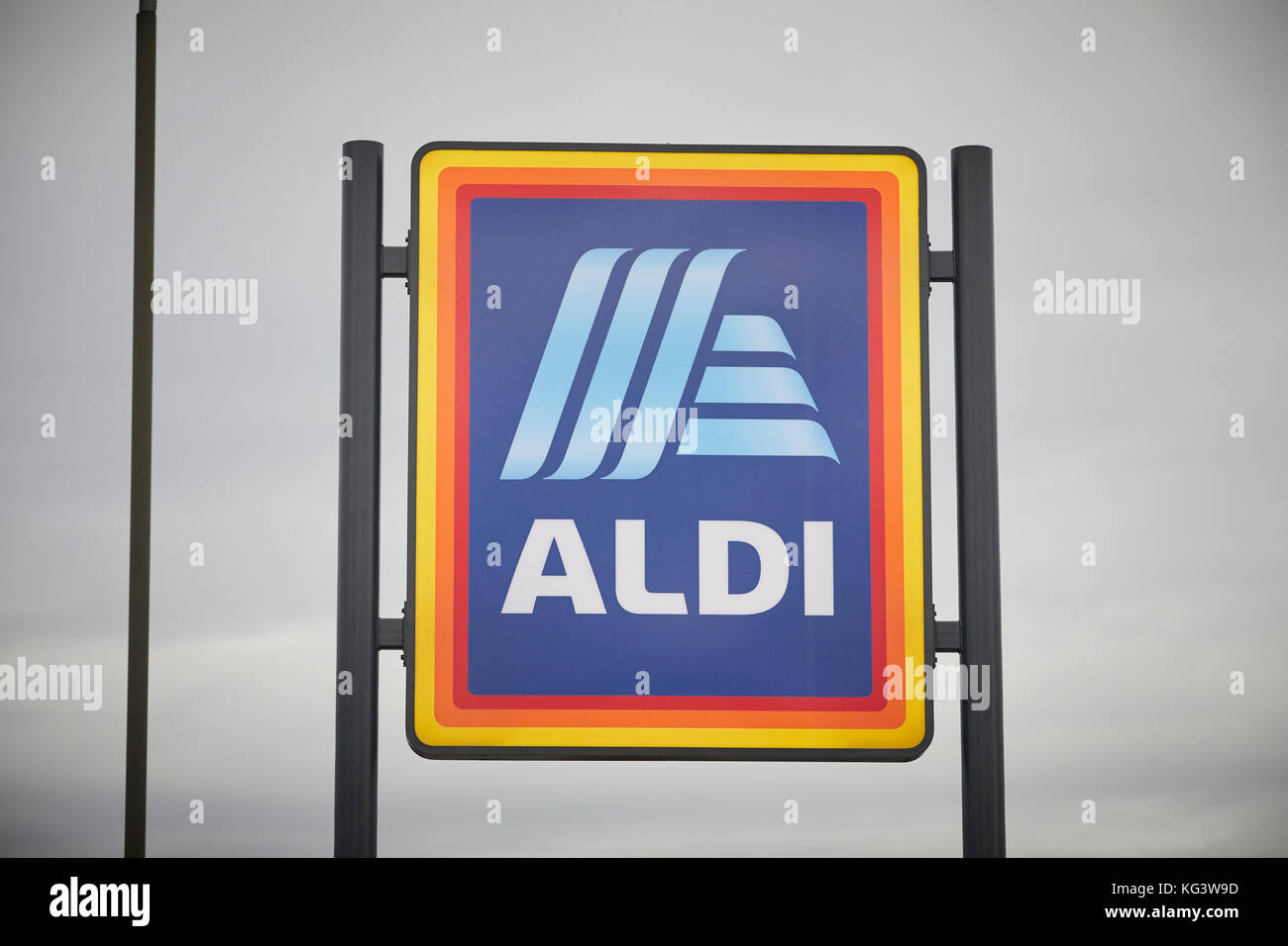Nuovo design ALDI Süd logo lightbox segno sulla parte esterna del tedesco globale sconto catene di supermercati Foto Stock
