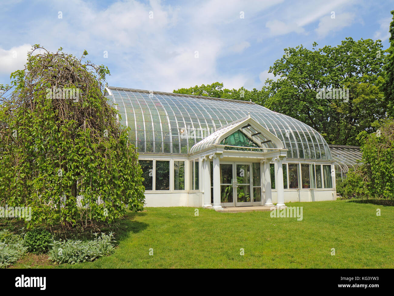 ROCHESTER, NEW YORK - MAGGIO 28 2017: La serra principale del Lamberton Conservatory nell'Highland Botanical Park di Rochester, New York. Il conservatorio h Foto Stock