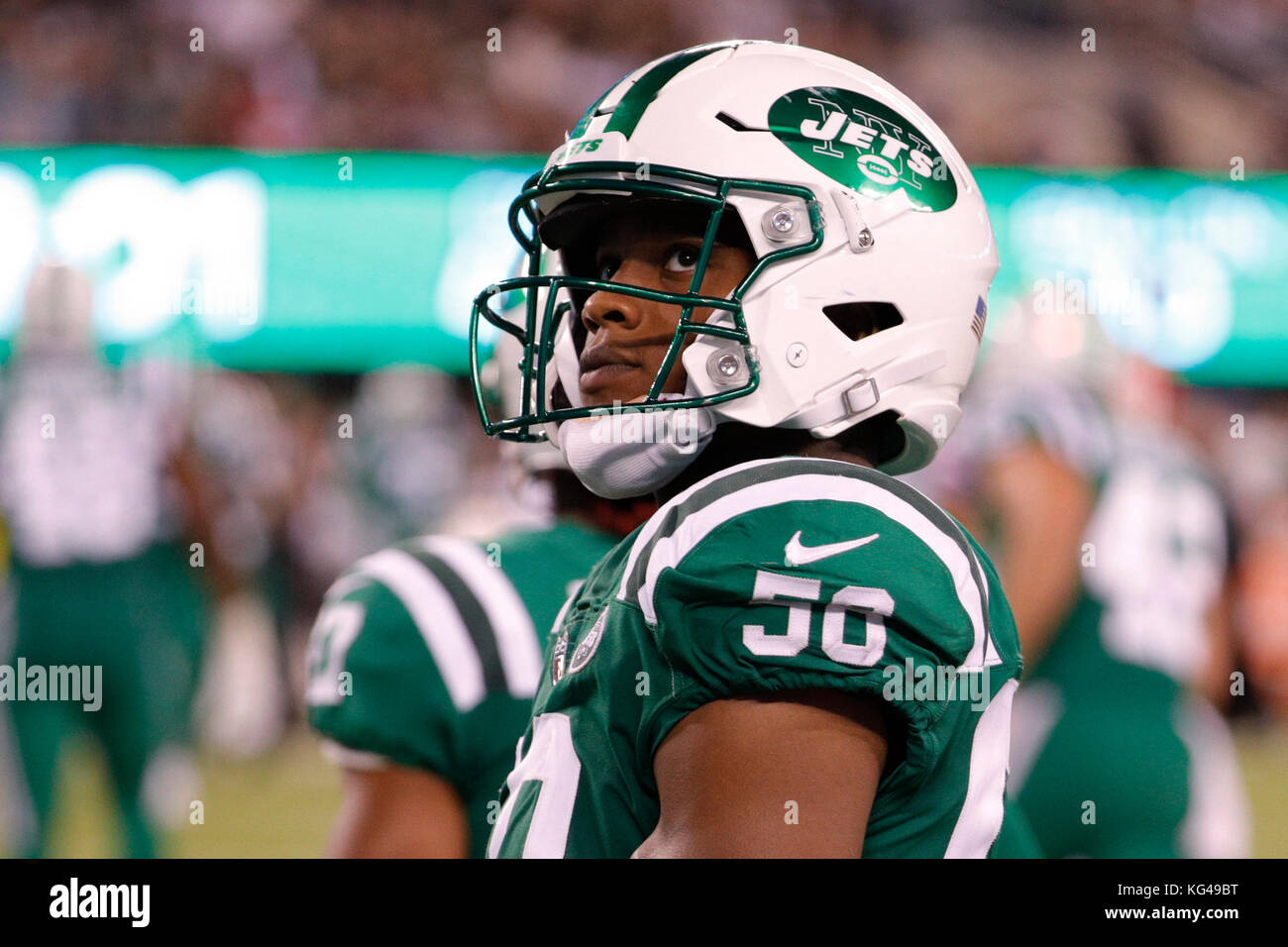 East Rutherford, New Jersey, USA. 2° Nov, 2017. New York getti linebacker Darron Lee (58) si affaccia su durante il gioco di NFL tra le fatture della Buffalo e il New York getti alla MetLife Stadium di East Rutherford, New Jersey. Il New York getti vinto 34-21. Christopher Szagola/CSM/Alamy Live News Foto Stock