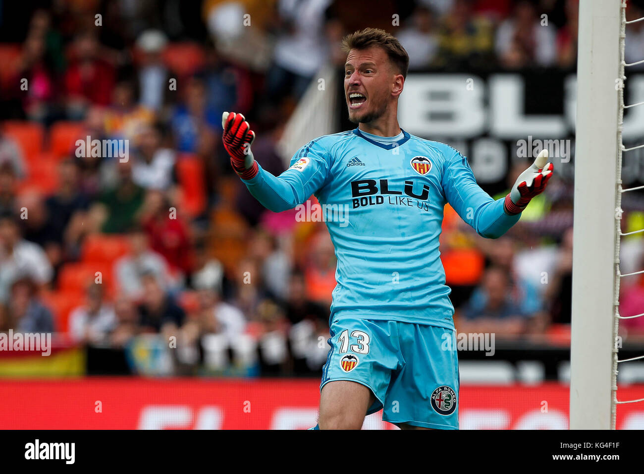 Valencia, Spagna. 4 novembre 2017. Norberto Neto del Valencia CF reagisce durante la partita spagnola della Liga tra Valencia CF e CD Leganes allo stadio Mestalla il 4 novembre 2017. Crediti: Gtres Información más Comuniación on line, S.L./Alamy Live News Foto Stock