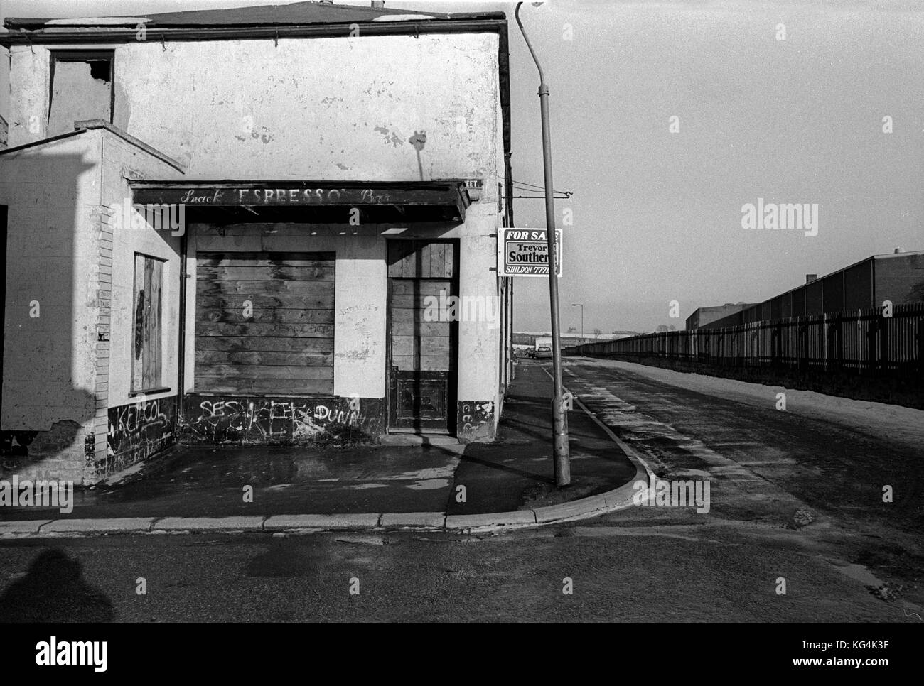 Shildon nella Contea di Durham 1986s. Una volta che una città conosciuta come 'la culla delle ferrovie". Nel 1984 il railworks collaped e lasciato una comunità di disoccupazione e il declino economico per il prossimo decennio. Foto Stock