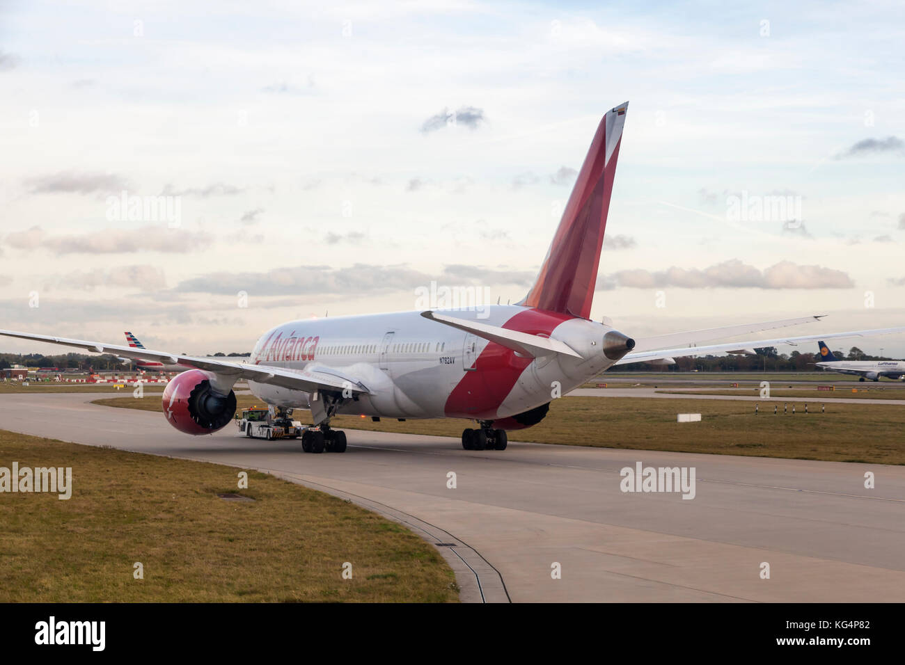 Londra, Regno Unito - 10 ottobre 2017: Compagnia aerea colombiana Avianca Airline Boeing 787 presso l'aeroporto internazionale Heathrow di Londra Foto Stock