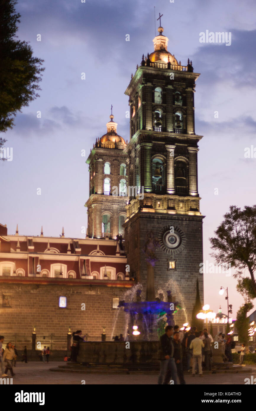 Il centro di notte, Puebla, Messico Foto Stock
