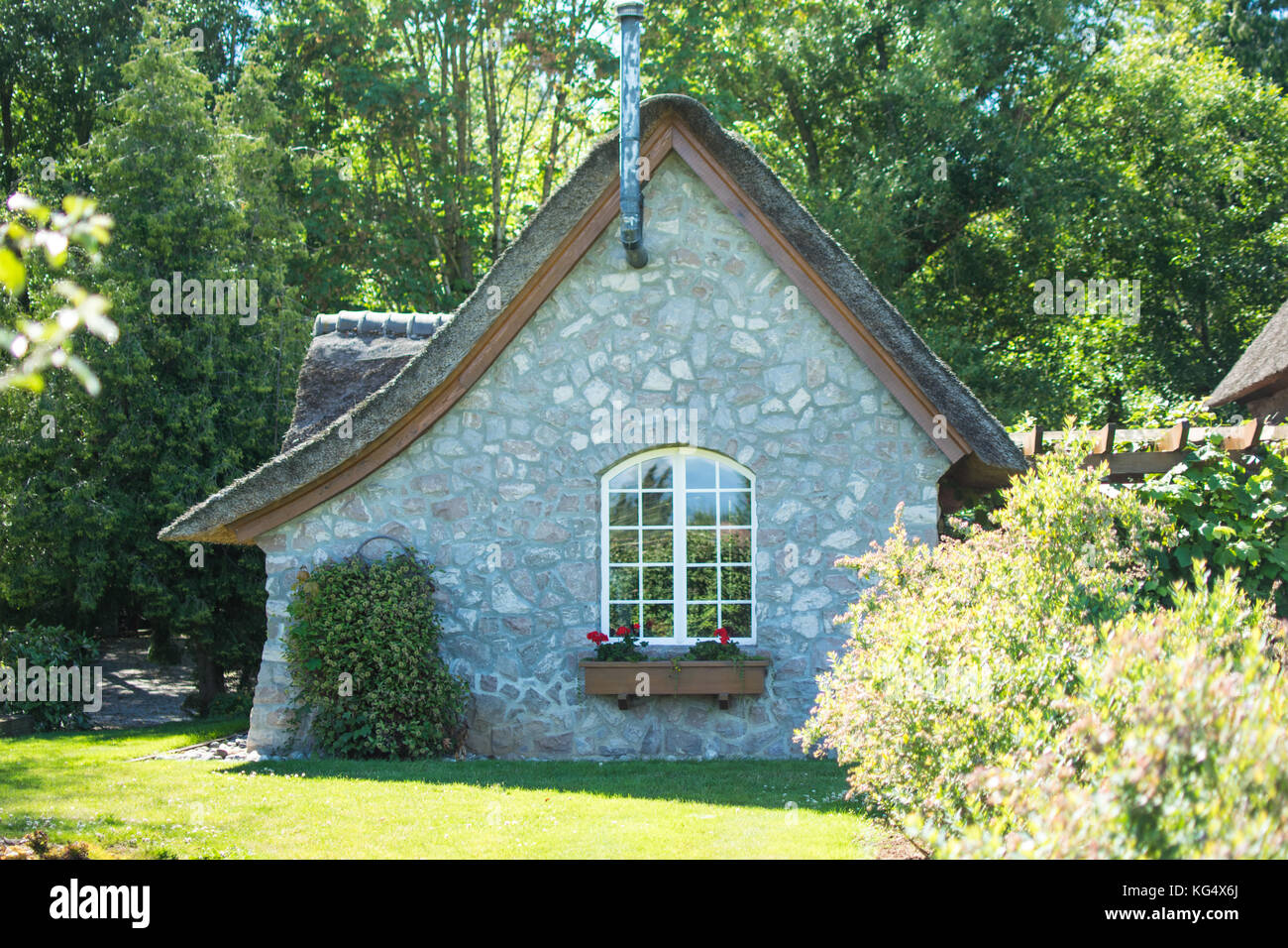 Storybook house di lynden - passeggiate lungo il jim kaemingk sr trail in lynden, Washington, un vagabondo passa questa pietra storybook house. Foto Stock
