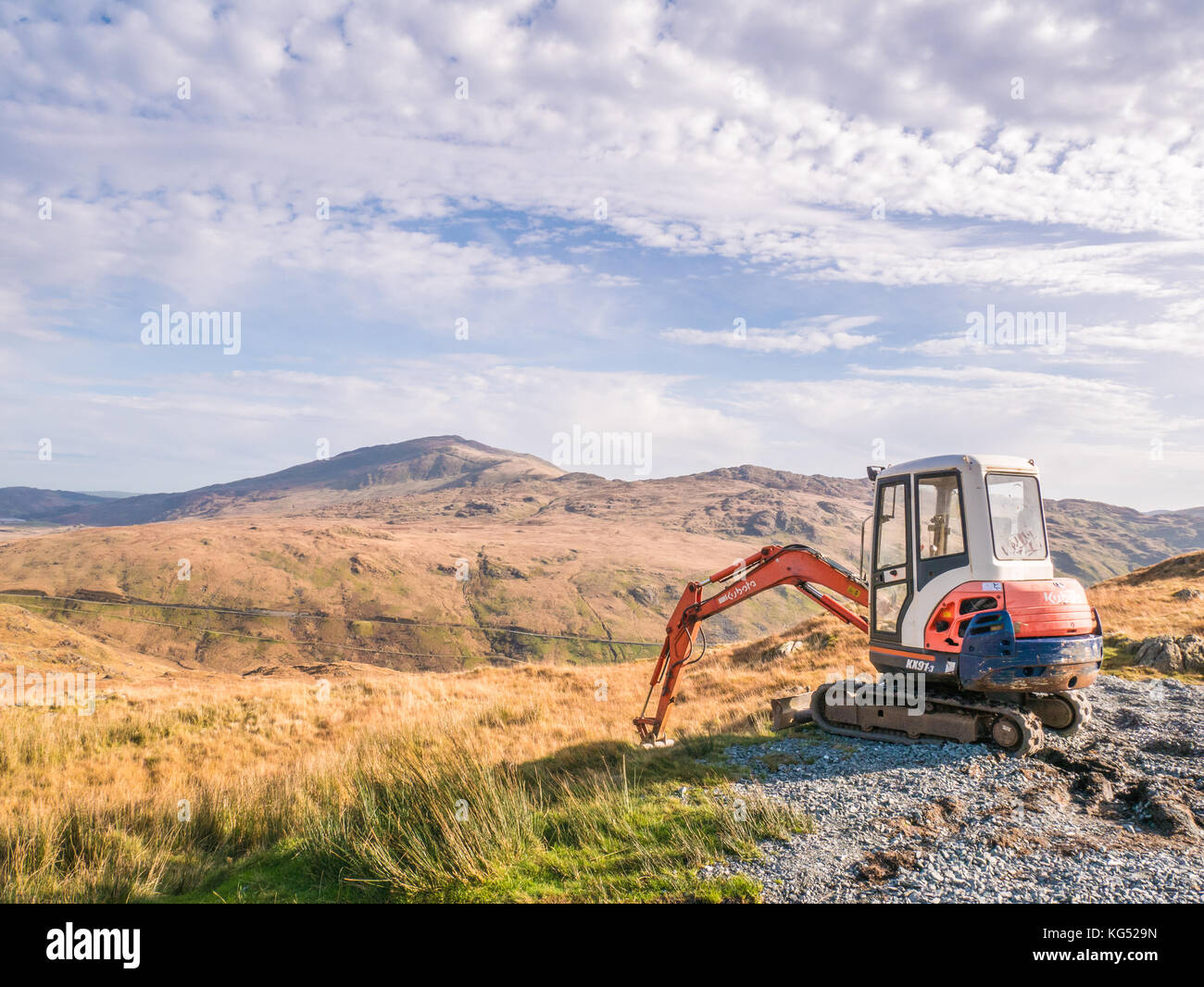 Digger, utilizzato per migliorare e riparare i cingoli sul monte Snowdon, la montagna più alta in Inghilterra e Galles. Foto Stock