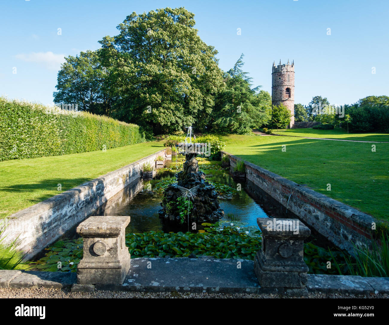 Canal ornamentali nei giardini a Goldney Hall di Clifton Village Bristol REGNO UNITO Foto Stock