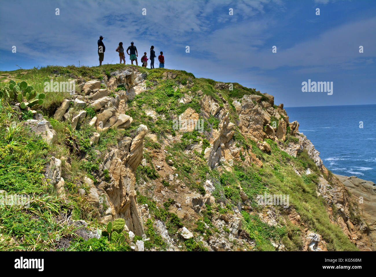 Splendida vista della collina sacra e oceano blu in Punta Cometa, Messico Foto Stock