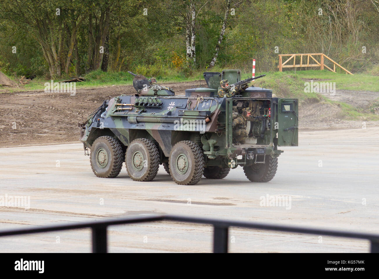 Munster / Germania - ottobre 9, 2017: tedesco tpz Fuchs, sorge su una piattaforma vicino al campo di battaglia Foto Stock