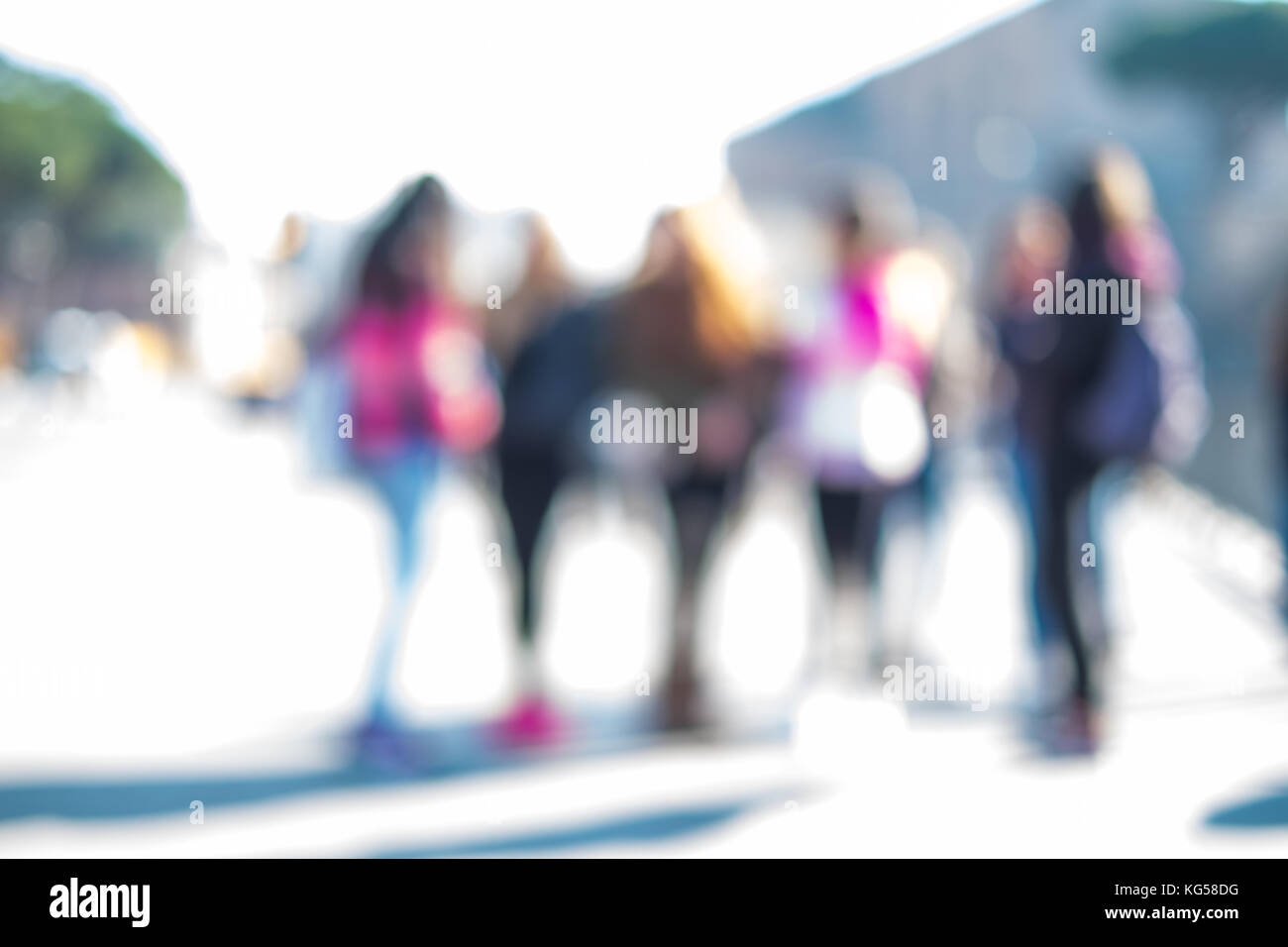 Persone in strada, sfondo, intenzionalmente sfocato Foto Stock