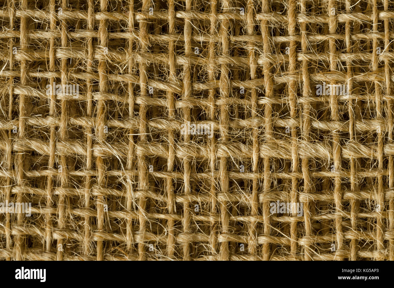 Il tessuto di iuta strati da sopra. coarse brown fili tessuti per un tessile ruvida, utilizzato per sacchetti. Chiamato anche materie o golden fibra. foto. Foto Stock