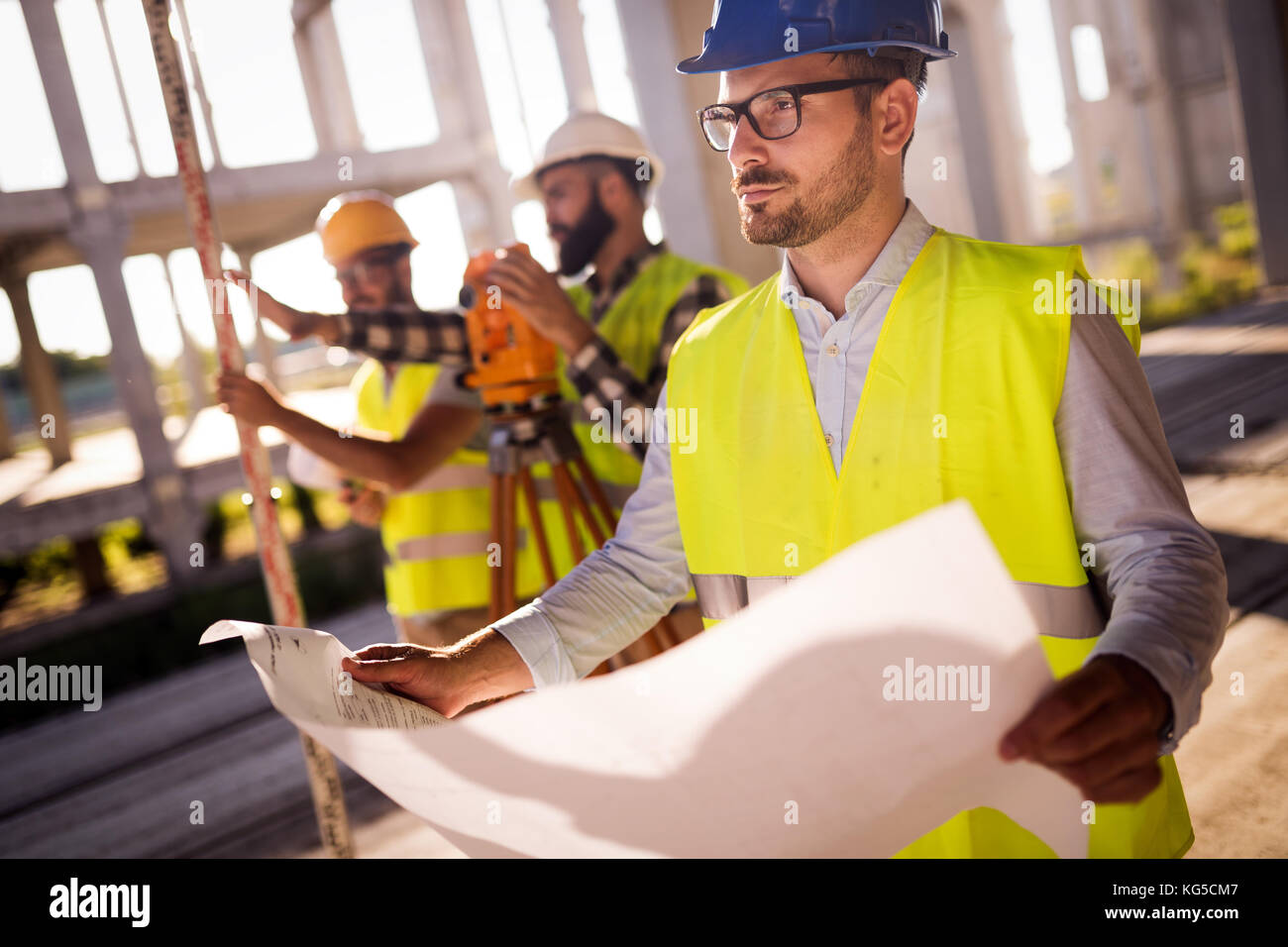 Foto di costruzione ingegnere di lavoro sul sito di costruzione Foto Stock