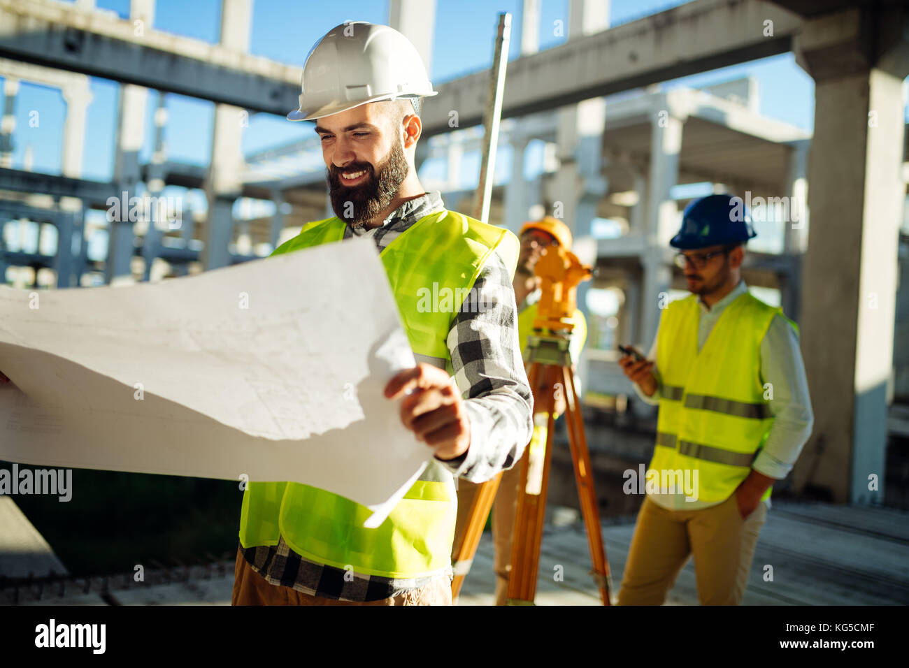 Foto di costruzione ingegnere di lavoro sul sito di costruzione Foto Stock