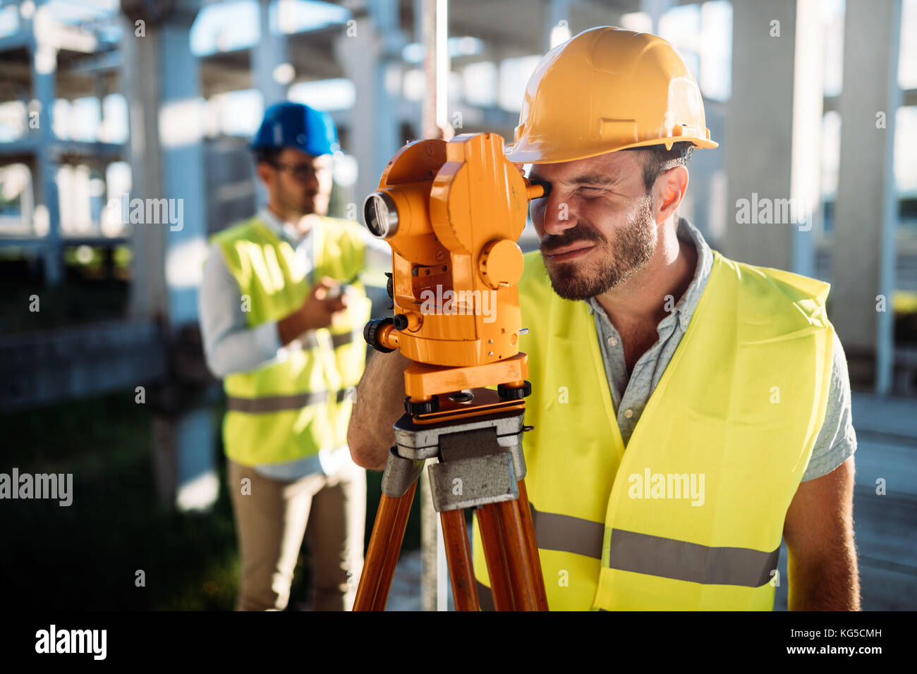 Foto di costruzione ingegnere di lavoro sul sito di costruzione Foto Stock