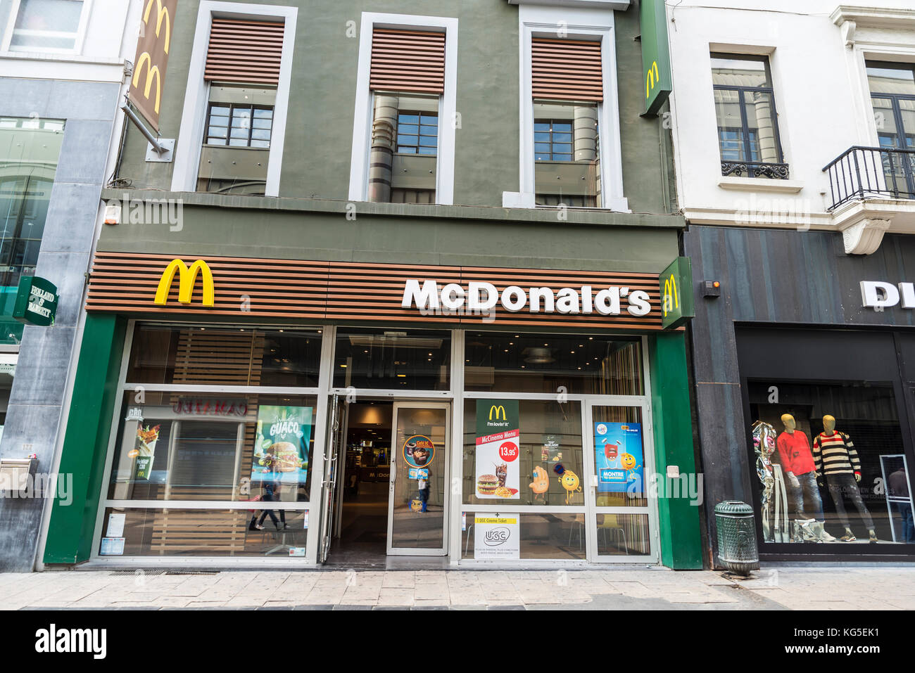 Bruxelles, Belgio - 27 agosto 2017: MCDONALD'S ristorante nel centro di Bruxelles, Belgio Foto Stock