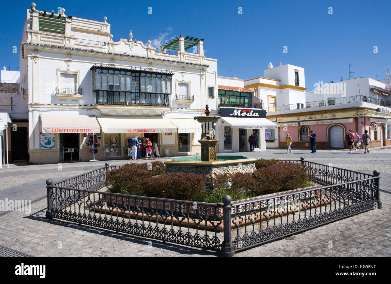 Ayamonte, città di frontiera per il Portogallo, di viaggio, di confine è rio guadiana (fiume), circa 21 mila abitanti, Plaza de la Ribera, fontane Foto Stock
