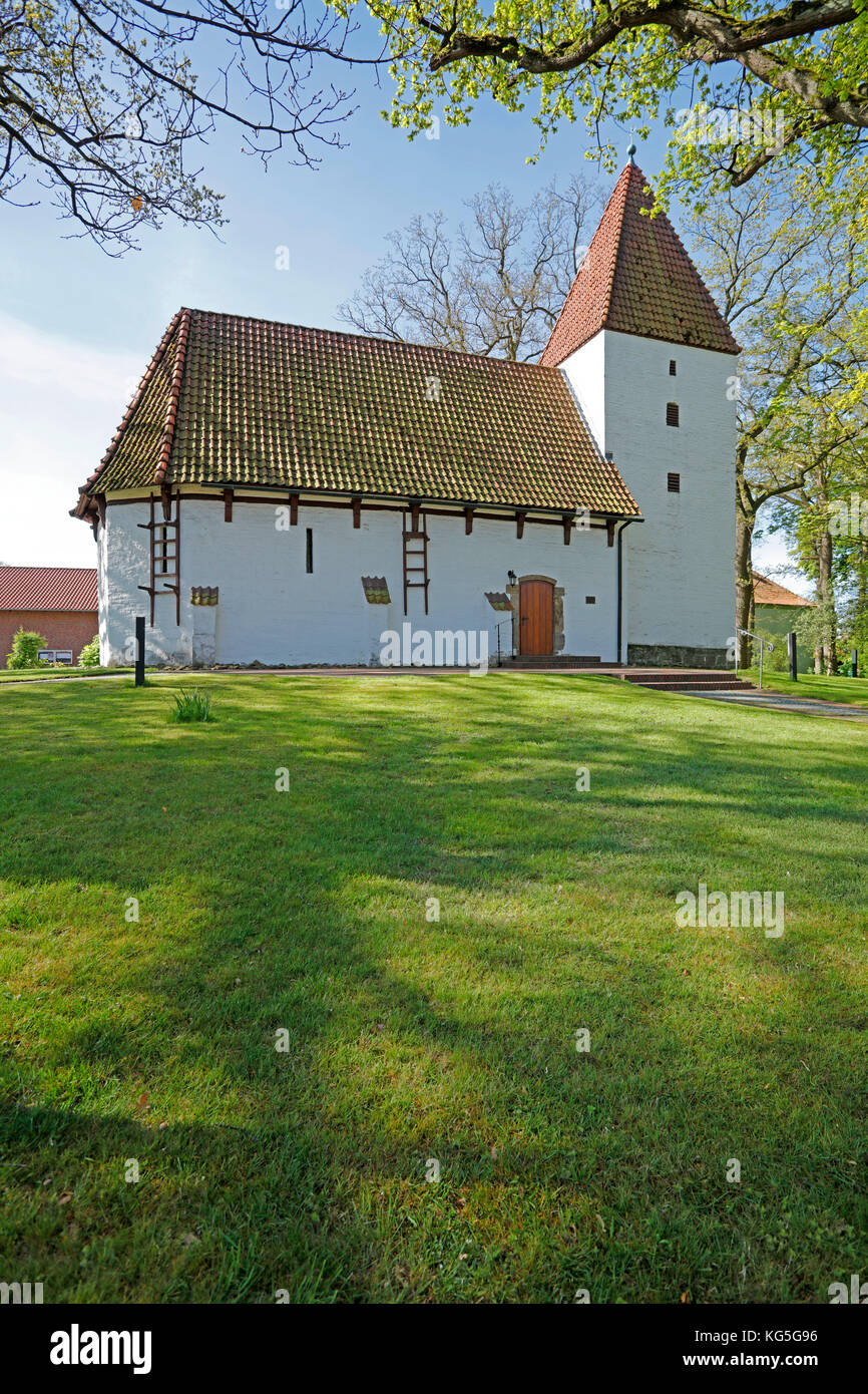 Cappella con torre in Nordhemmern su Westfälischen Mühlenstraße (route), Renania settentrionale-Vestfalia, Germania Foto Stock