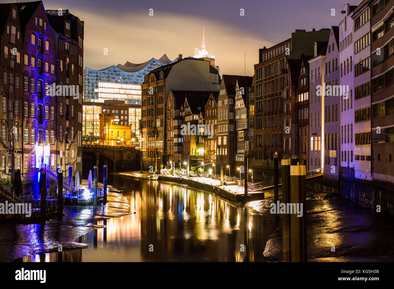 Amburgo, notte fotografia, il tempo di esposizione lungo, panorama Foto Stock