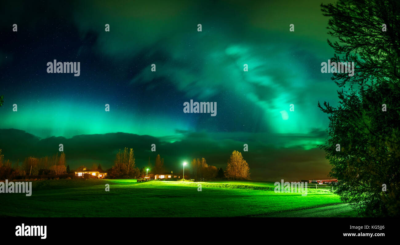 Aurora boreale su farm in egilsstadir, Islanda Orientale Foto Stock