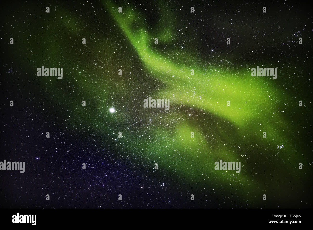 Aurora Boreale o luci del nord con la Via Lattea, Lapponia, Svezia. Foto Stock