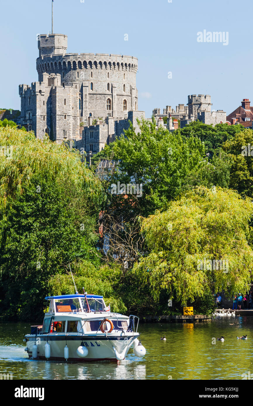 Inghilterra, berkshire, Windsor, Castello di Windsor e il fiume Tamigi Foto Stock