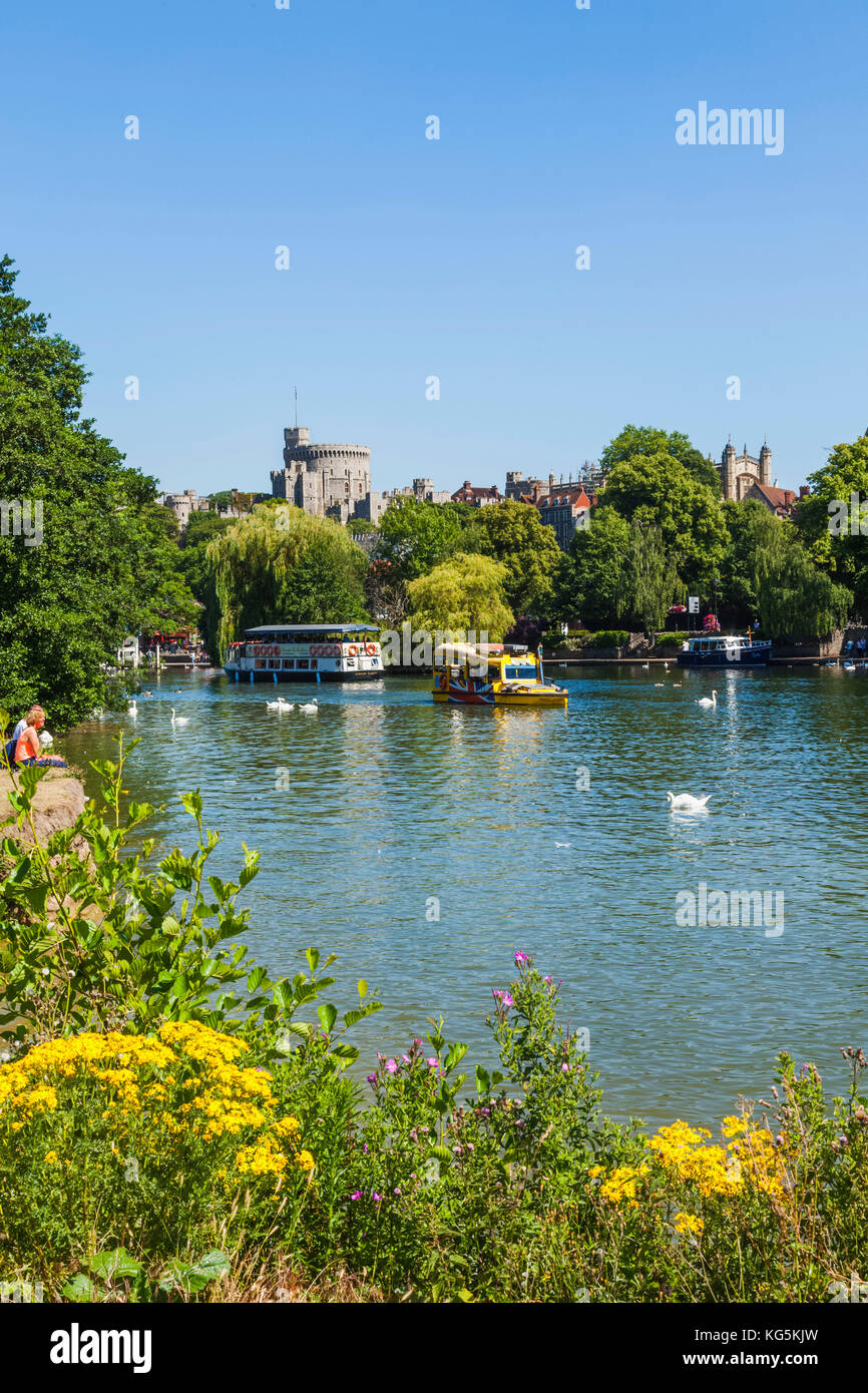 Inghilterra, Berkshire, Windsor, Castello di Windsor e il fiume Tamigi Foto Stock