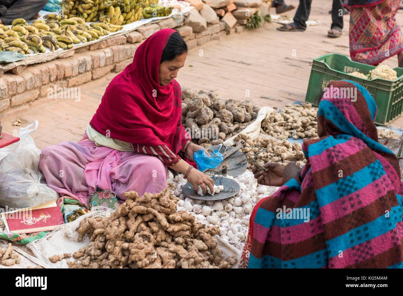 Bhaktapur, Kathmandu, area bagmati, Nepal venditore presso il mercato di bhaktapur Foto Stock