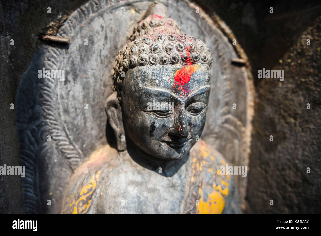 Di katmandu, area bagmati, Nepal piccola statua raffigurante una dea nepalese Foto Stock