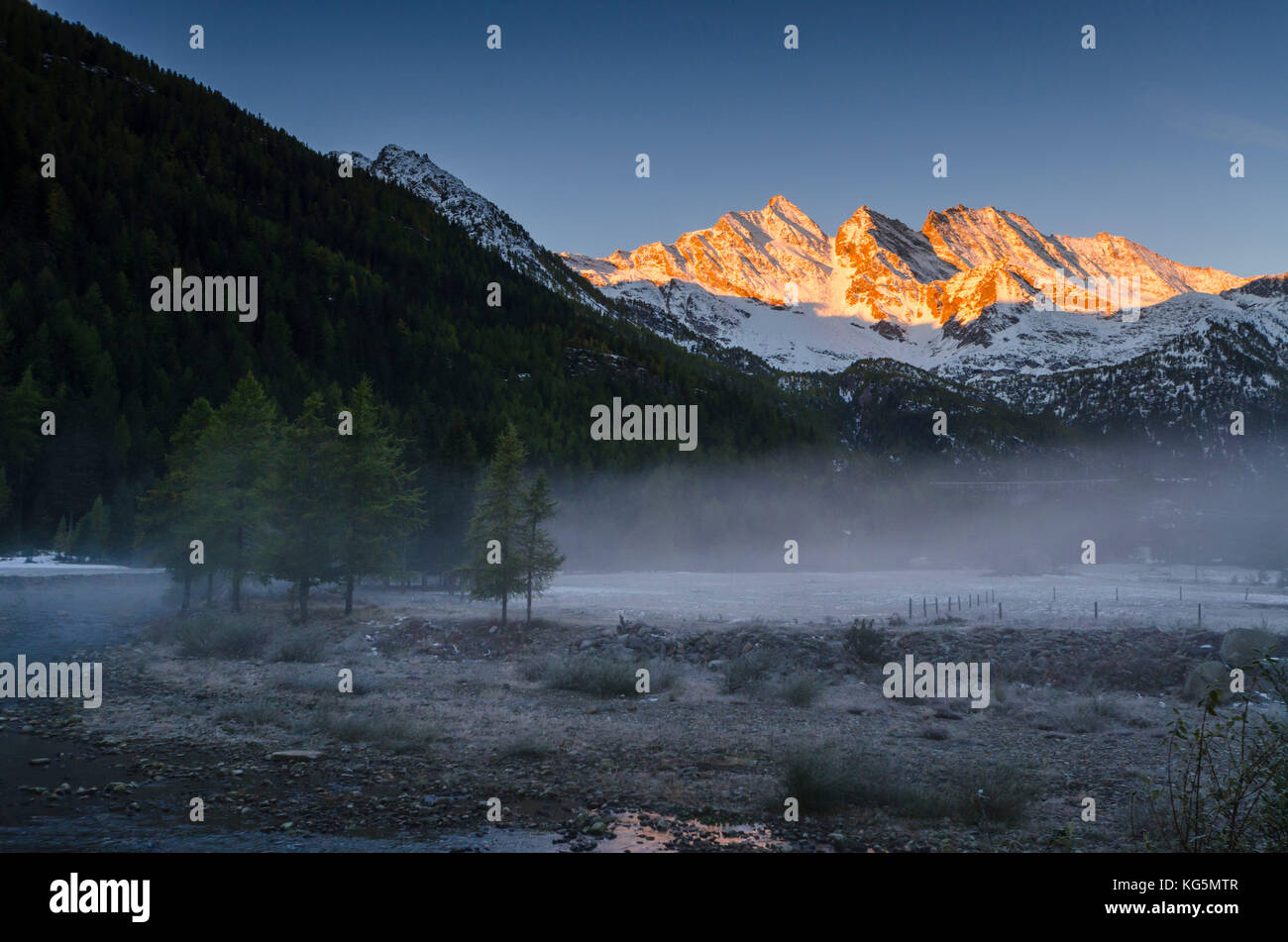 Alba sul Levanne (Valle Orco, il Parco Nazionale del Gran Paradiso, Piemonte, Italia, alpi italiane) Foto Stock