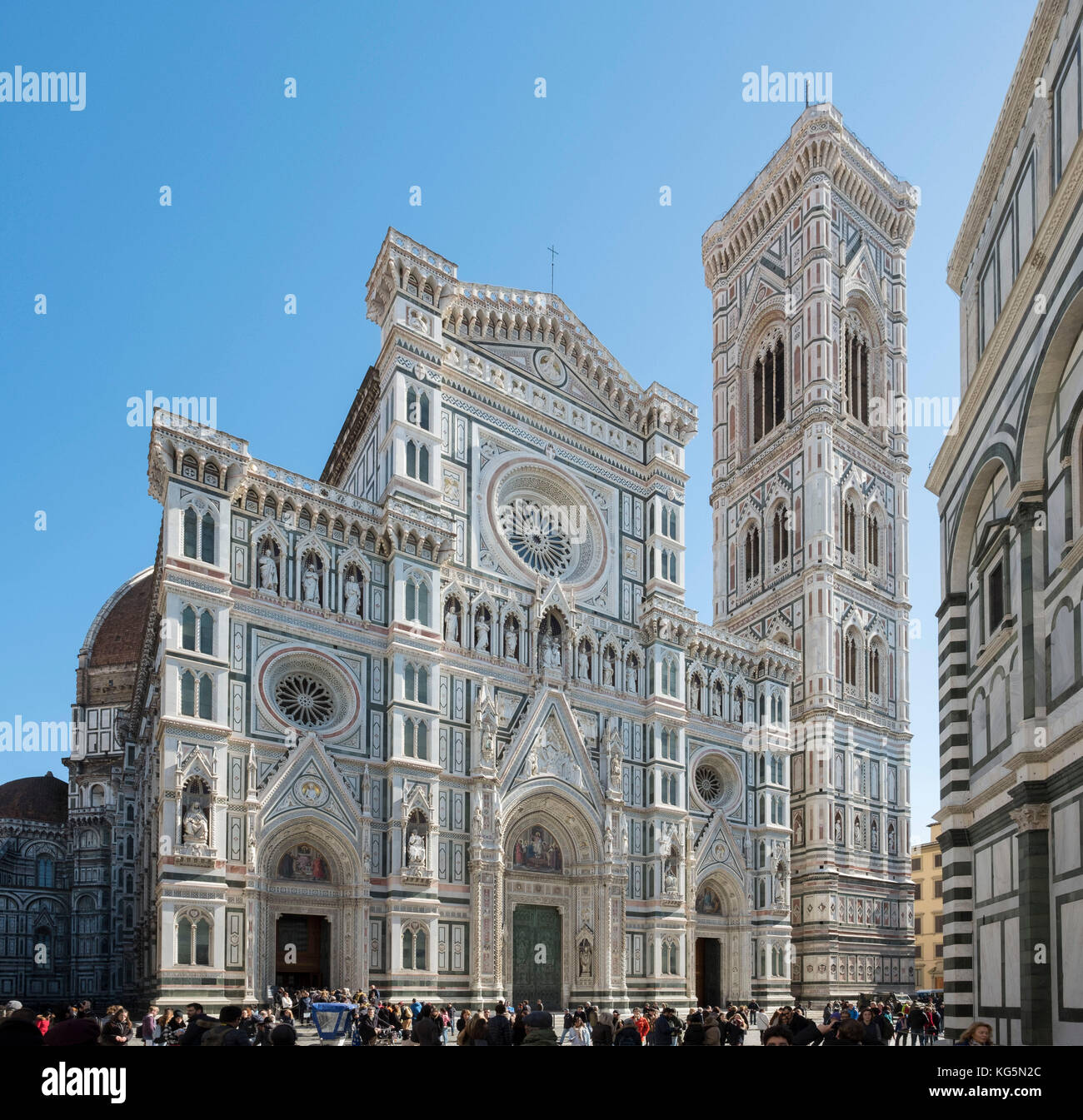 Italia, Toscana, Firenze, Chiesa di Santa Maria del Fiore e il campanile di Giotto Foto Stock