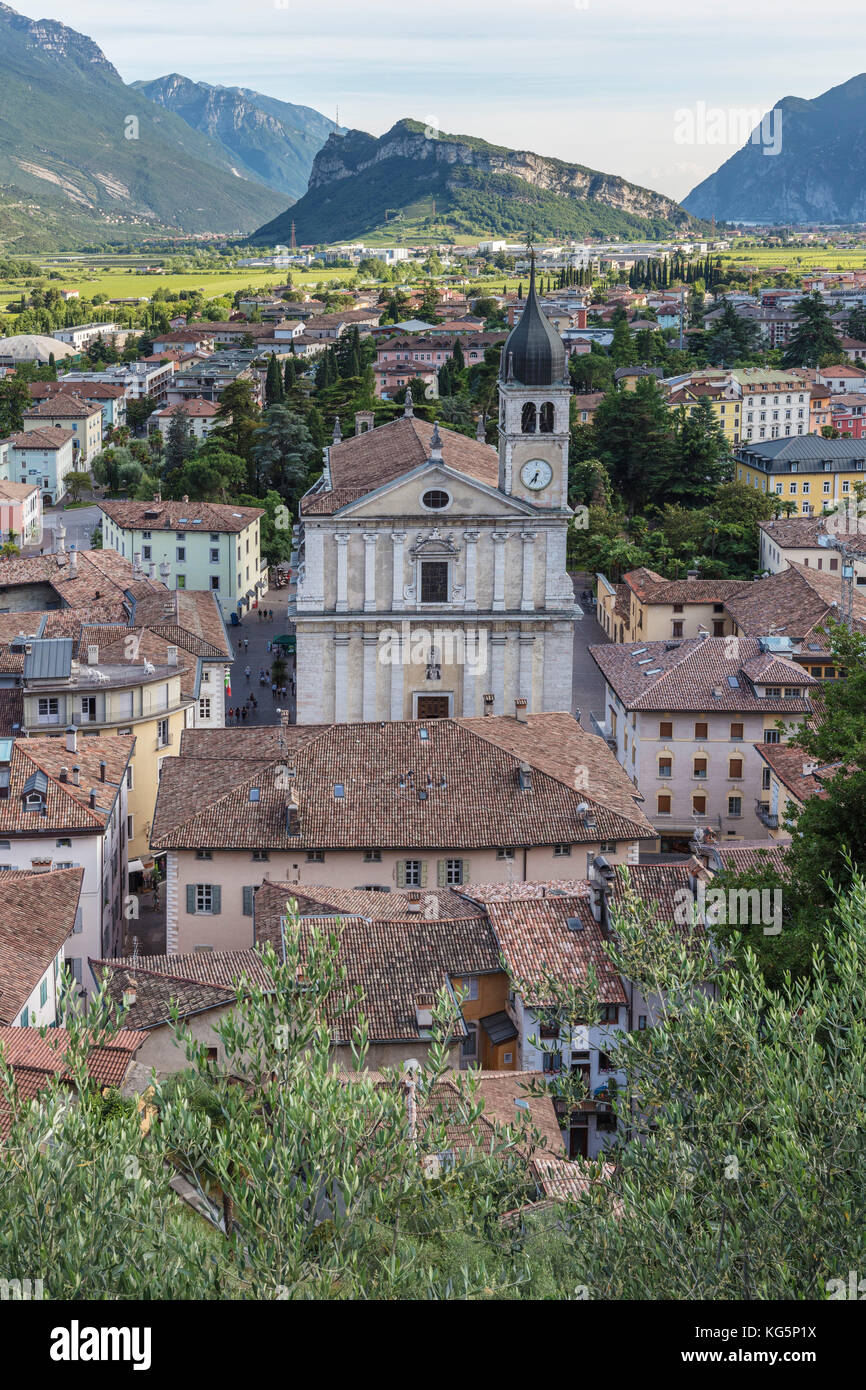 Vista di Arco dal castello, provincia di Trento, Trentino alto Adige, Italia Foto Stock