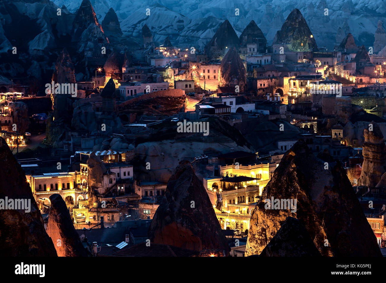 Di notte le luci di Goreme, Goreme, Cappadocia, Turchia Foto Stock