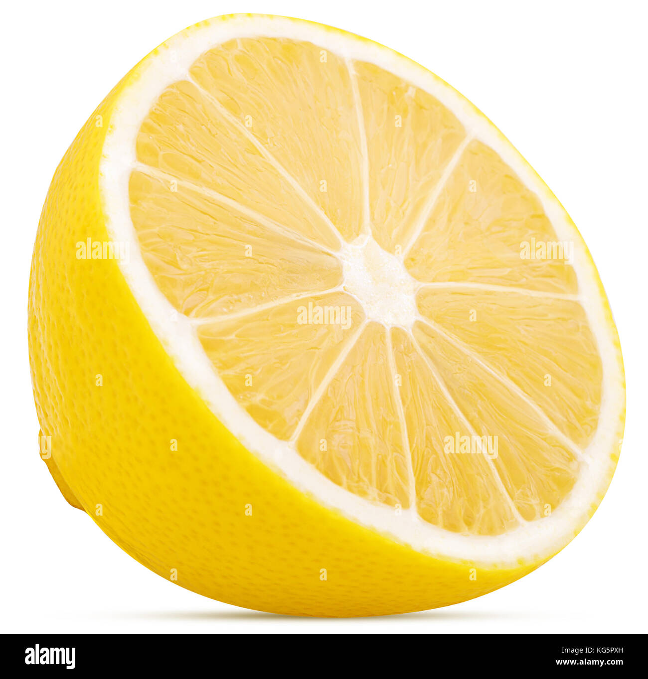 Mature limone tagliato a metà isolato su sfondo bianco tracciato di ritaglio Foto Stock